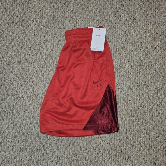 NWT NIKE Loose Fit Basketball Shorts Women's Size Small - Picture 1 of 8